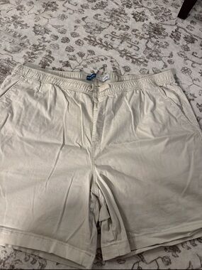 Old Navy Men's Light Cream Elastic-Waist Flat Front Shorts
